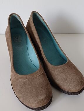 MAG Tan Suede Wedge Slip On Size 38/7.5US
